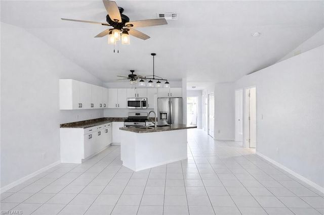 2926 SE Santa Barbara PL, Cape Coral, FL 33904