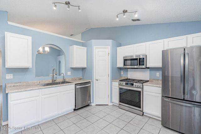 2188 Redwood Circle NE, Palm Bay, FL 32905