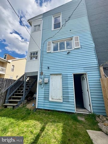 2002 FORSTER ST, Harrisburg, PA 17103