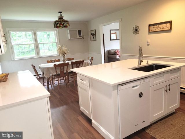 4804 MANOR WAY, East Greenville, PA 18041