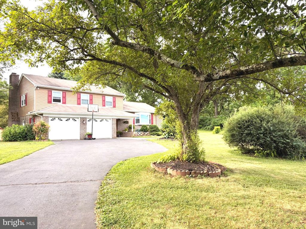 4804 MANOR WAY, East Greenville, PA 18041