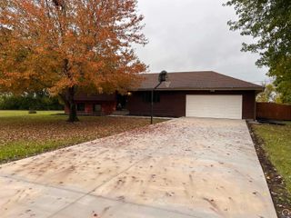 8001 SW 24th ST, Topeka, KS 66614