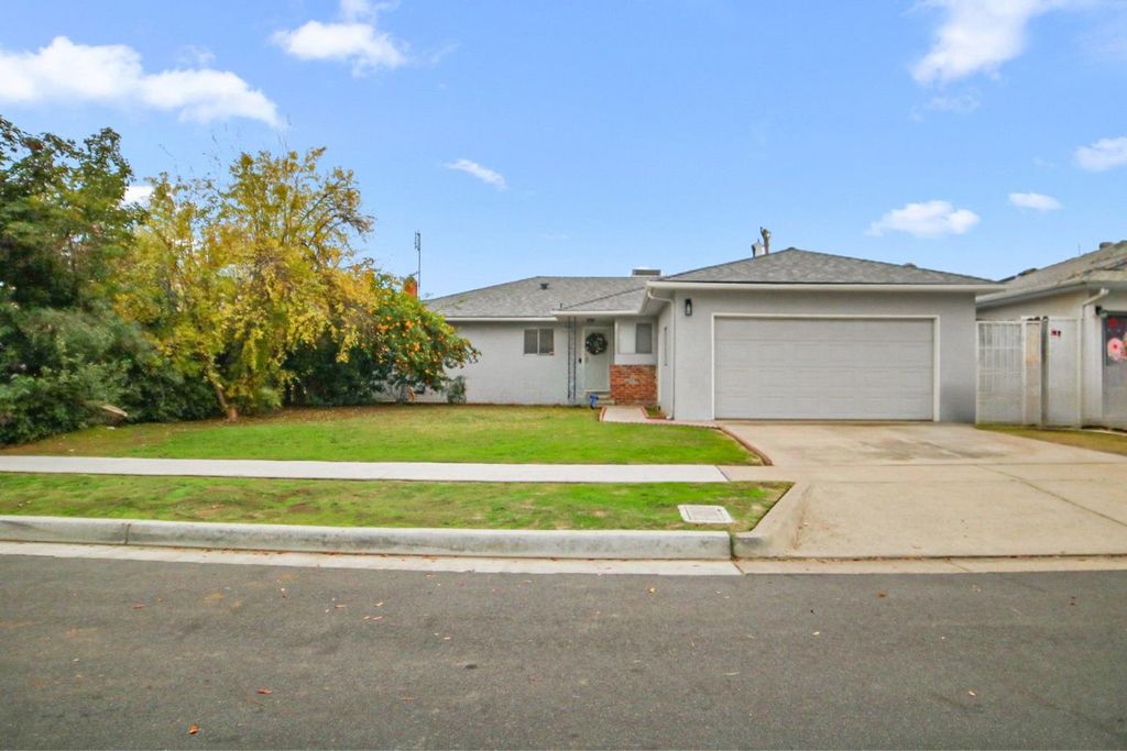 Image 1 of property listing at 3144 E Santa Ana Avenue, Fresno, CA 93726