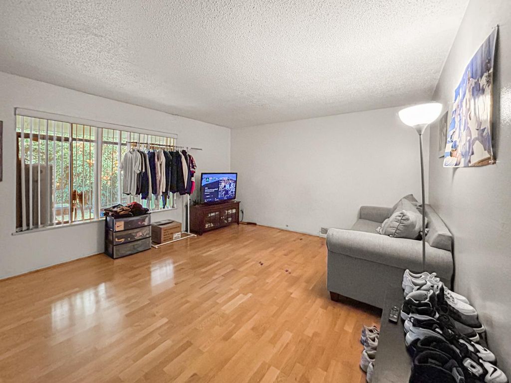 Image 10 of property listing at 3144 E Santa Ana Avenue, Fresno, CA 93726