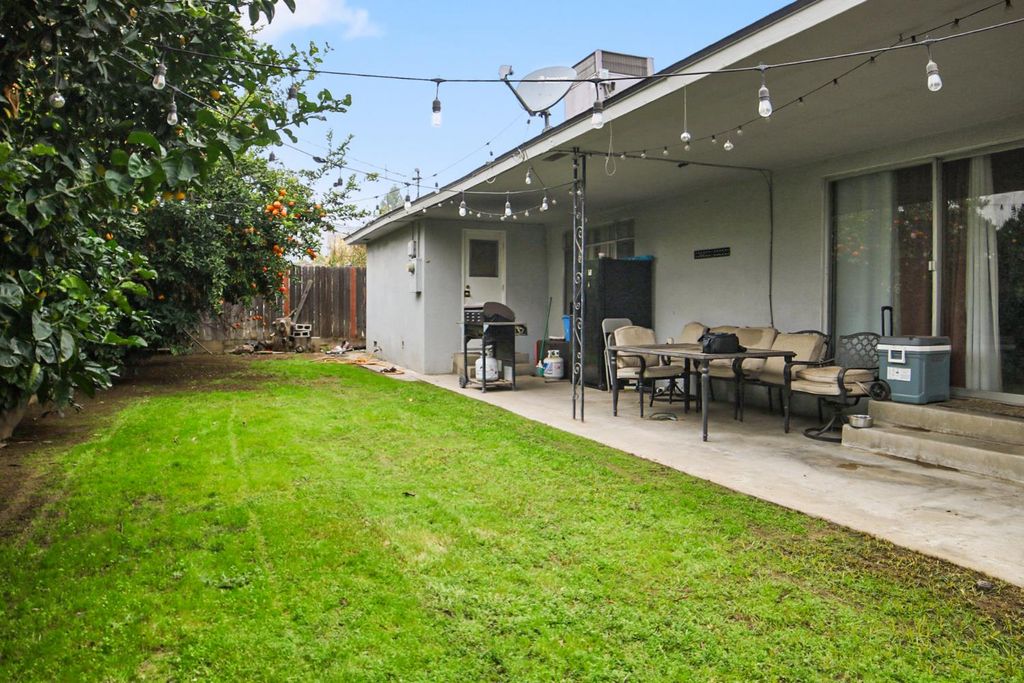 Image 18 of property listing at 3144 E Santa Ana Avenue, Fresno, CA 93726