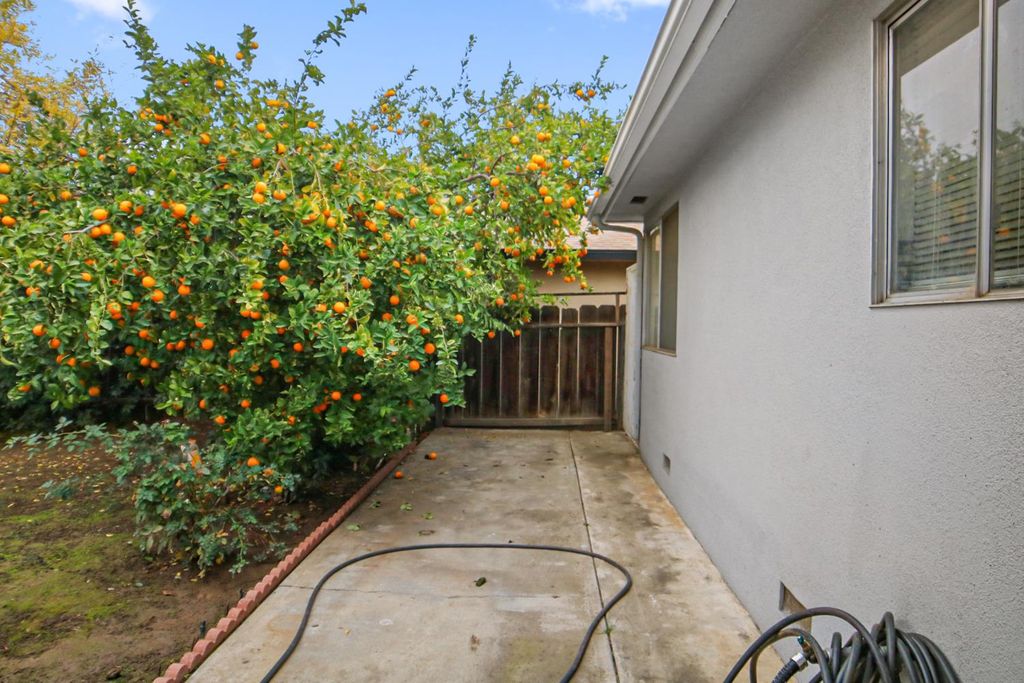 Image 21 of property listing at 3144 E Santa Ana Avenue, Fresno, CA 93726