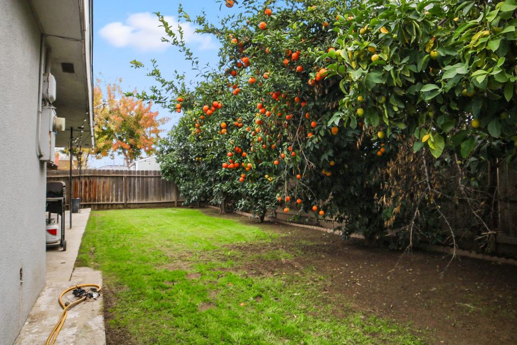 Image 22 of property listing at 3144 E Santa Ana Avenue, Fresno, CA 93726