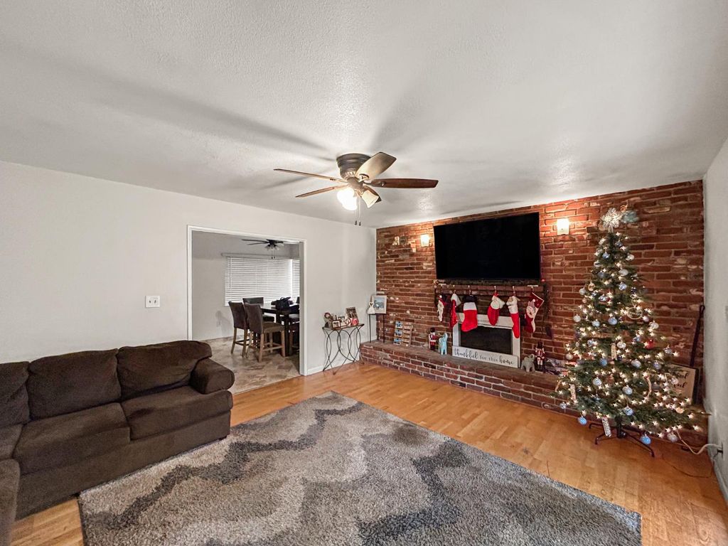 Image 3 of property listing at 3144 E Santa Ana Avenue, Fresno, CA 93726