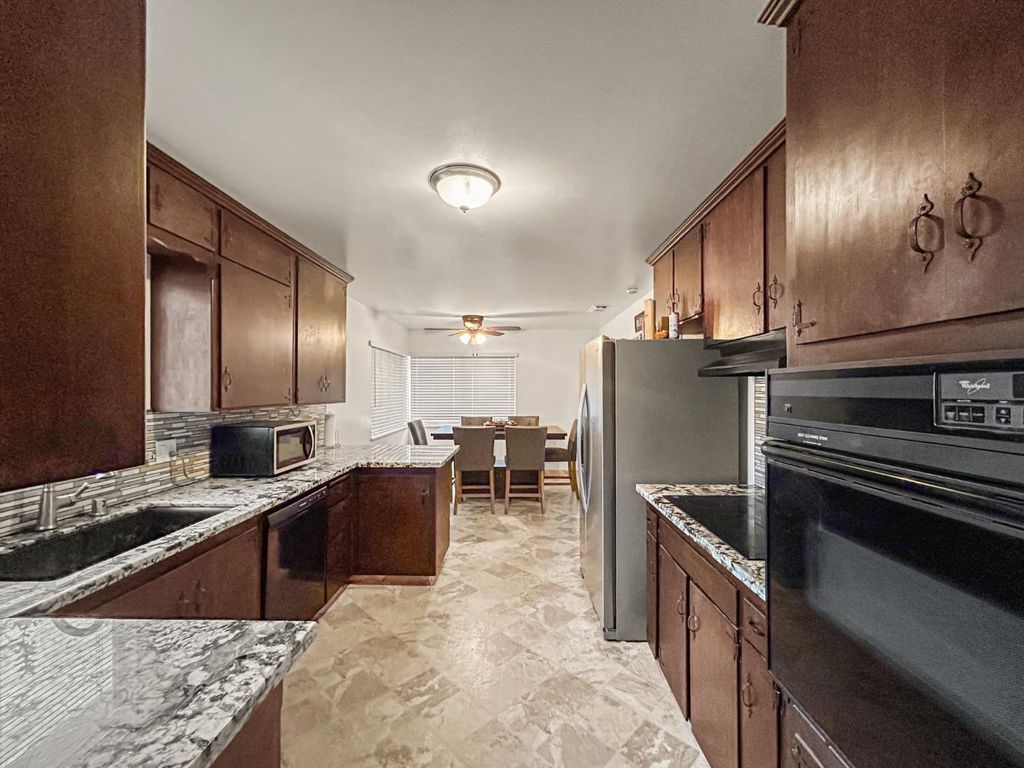 Image 6 of property listing at 3144 E Santa Ana Avenue, Fresno, CA 93726