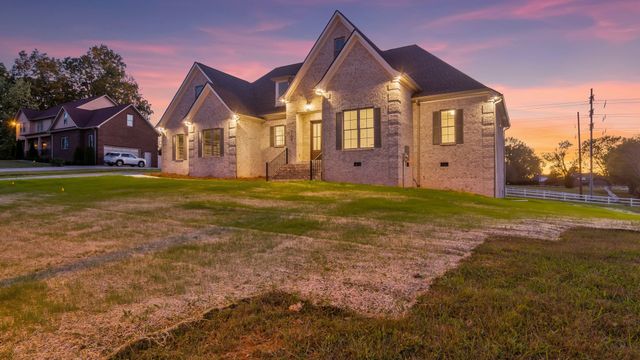 110 Cascade Dr, Winchester, TN 37398