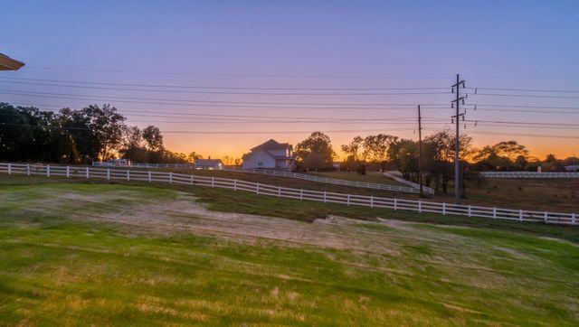 110 Cascade Dr, Winchester, TN 37398