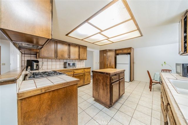 19951 US Highway 18, Apple Valley, CA 92307