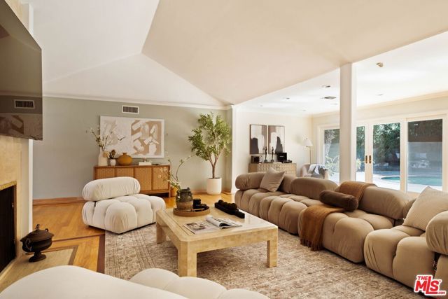 2103 N Hobart Boulevard, Los Angeles, CA 90027
