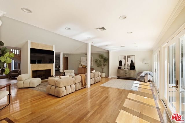 2103 N Hobart Boulevard, Los Angeles, CA 90027