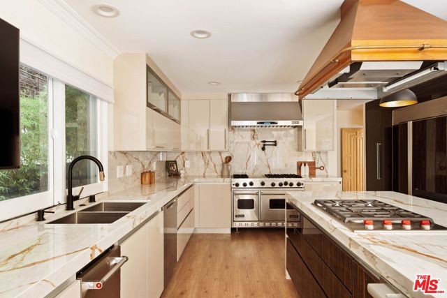 2103 N Hobart Boulevard, Los Angeles, CA 90027