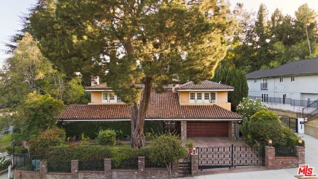 2103 N Hobart Boulevard, Los Angeles, CA 90027