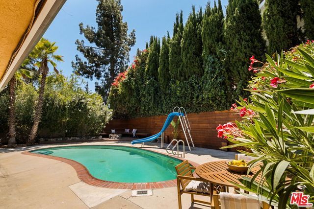 2103 N Hobart Boulevard, Los Angeles, CA 90027