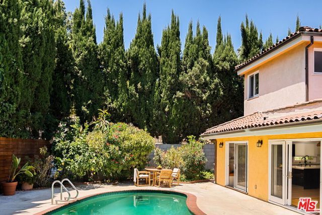 2103 N Hobart Boulevard, Los Angeles, CA 90027