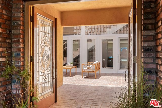 2103 N Hobart Boulevard, Los Angeles, CA 90027