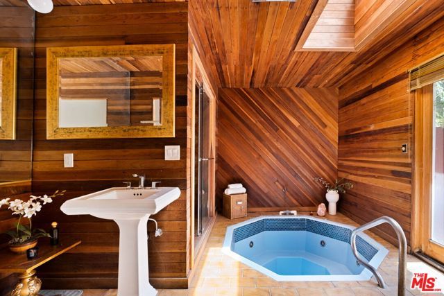 2103 N Hobart Boulevard, Los Angeles, CA 90027