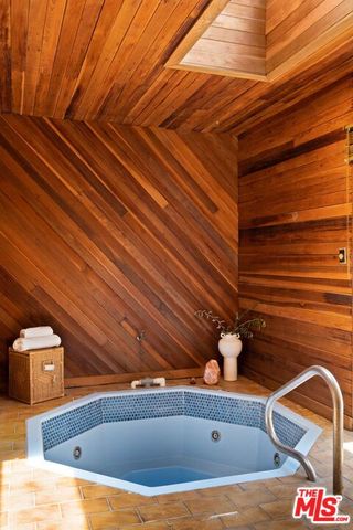 2103 N Hobart Boulevard, Los Angeles, CA 90027