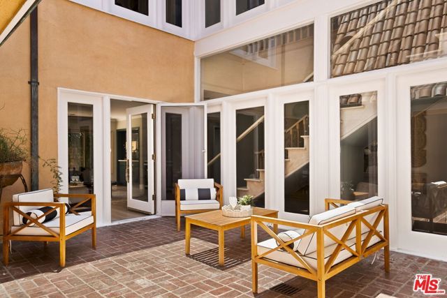 2103 N Hobart Boulevard, Los Angeles, CA 90027