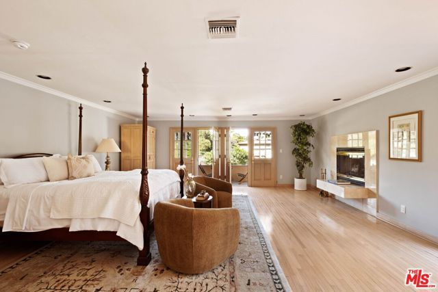 2103 N Hobart Boulevard, Los Angeles, CA 90027