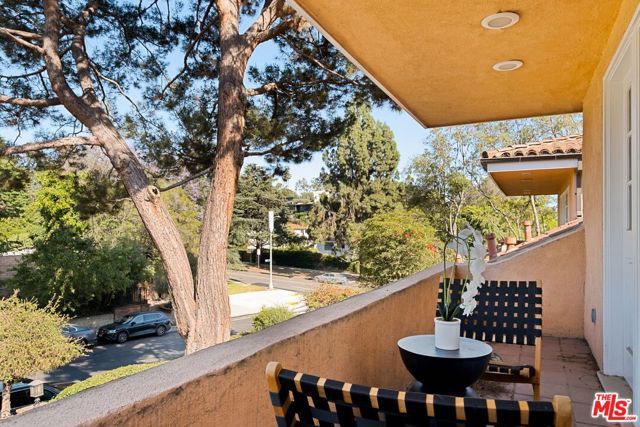 2103 N Hobart Boulevard, Los Angeles, CA 90027