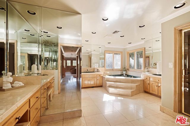 2103 N Hobart Boulevard, Los Angeles, CA 90027