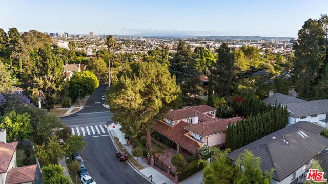 2103 N Hobart Boulevard, Los Angeles, CA 90027