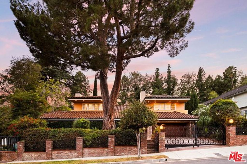 2103 N Hobart Boulevard, Los Angeles, CA 90027