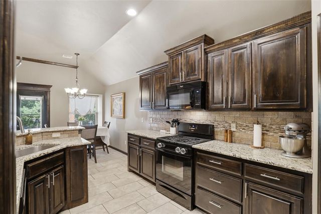 12800 Mackenzie Street, Choctaw, OK 73020