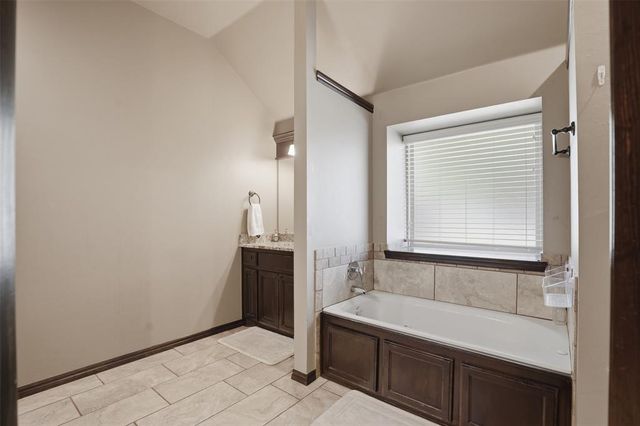 12800 Mackenzie Street, Choctaw, OK 73020