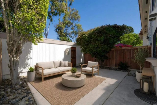 2925 Via Libertad, Carlsbad, CA 92010