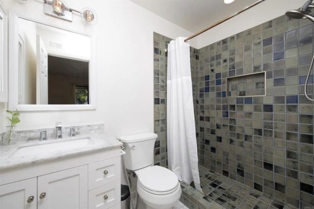 2925 Via Libertad, Carlsbad, CA 92010