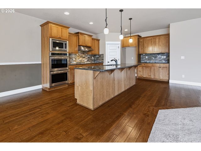 1335 S LARCH St, Canby, OR 97013