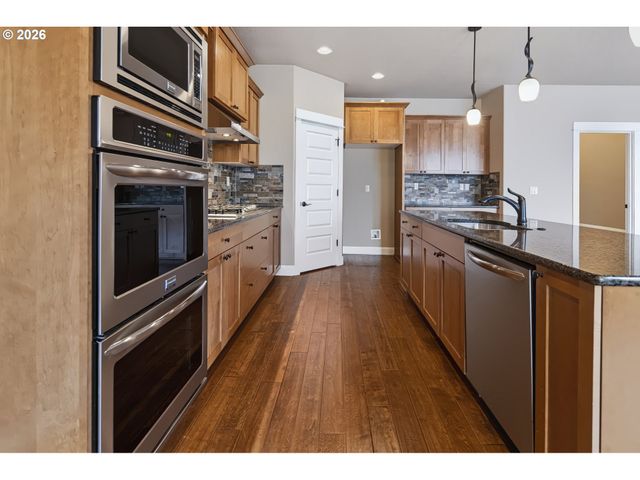 1335 S LARCH St, Canby, OR 97013