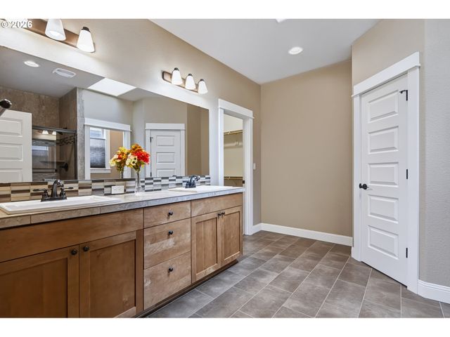 1335 S LARCH St, Canby, OR 97013