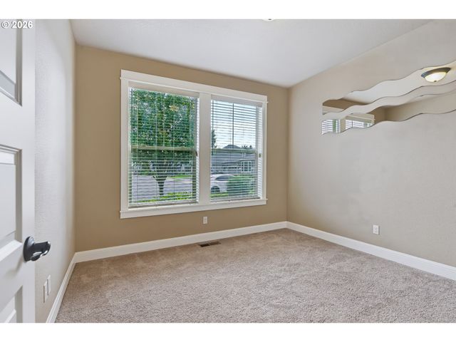 1335 S LARCH St, Canby, OR 97013