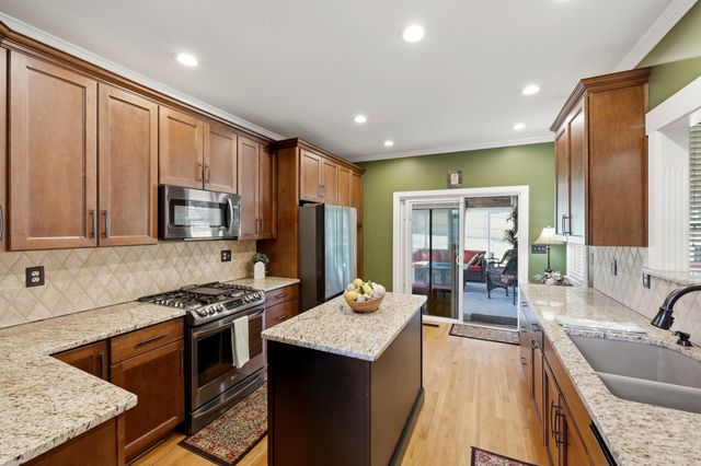 944 Rockbridge Road, Lexington, KY 40515