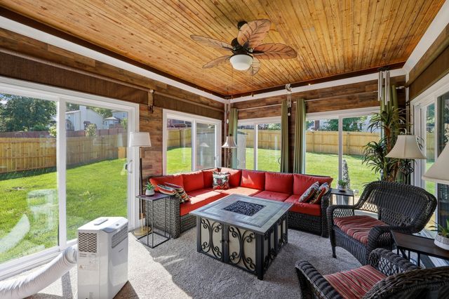 944 Rockbridge Road, Lexington, KY 40515