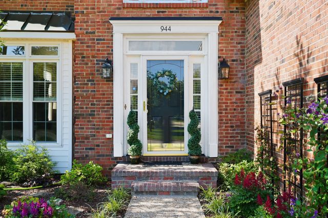 944 Rockbridge Road, Lexington, KY 40515