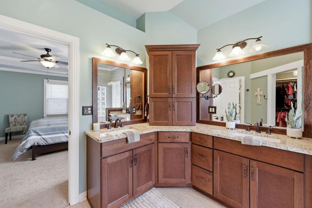 944 Rockbridge Road, Lexington, KY 40515
