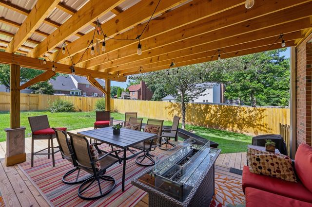 944 Rockbridge Road, Lexington, KY 40515