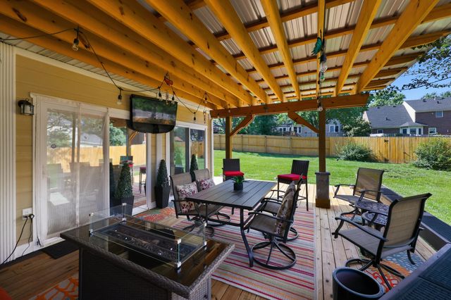 944 Rockbridge Road, Lexington, KY 40515
