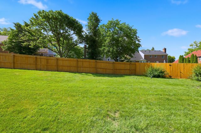 944 Rockbridge Road, Lexington, KY 40515