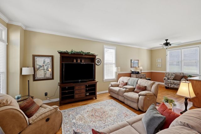 944 Rockbridge Road, Lexington, KY 40515