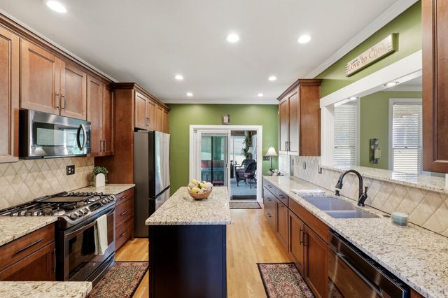 944 Rockbridge Road, Lexington, KY 40515