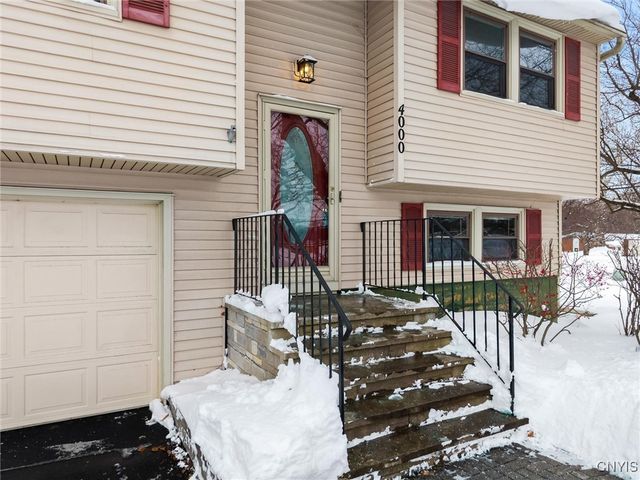 4000 Marlton Circle, Salina, NY 13090