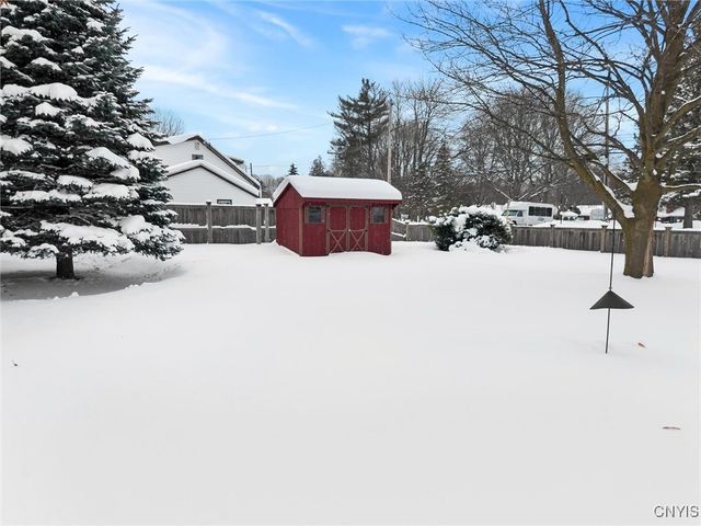 4000 Marlton Circle, Salina, NY 13090
